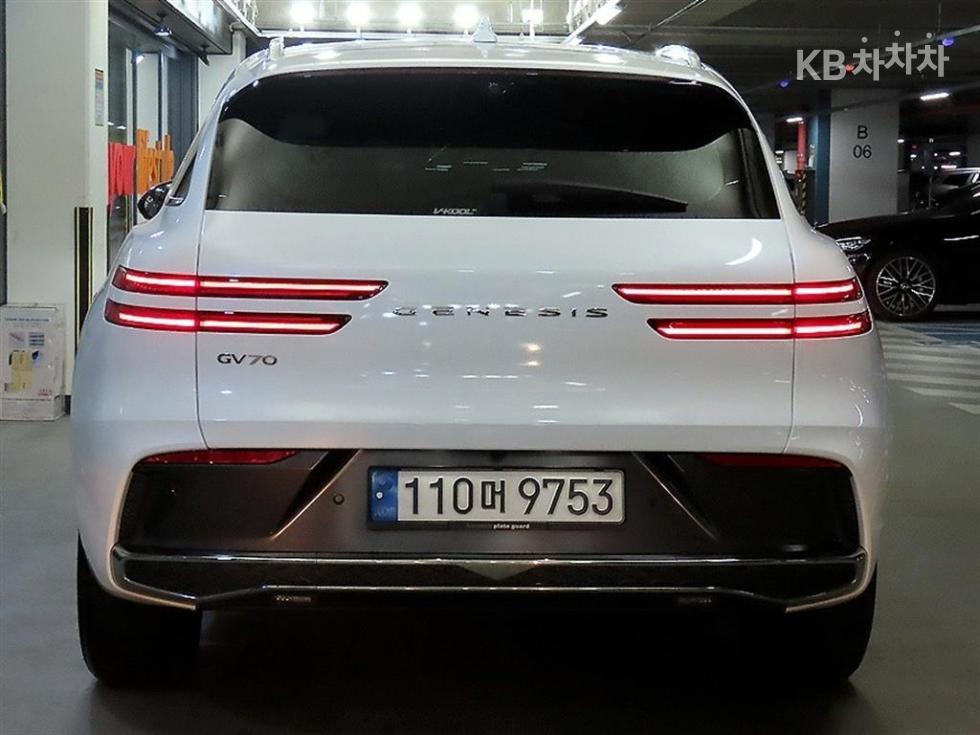 2024 Genesis GV70 photo