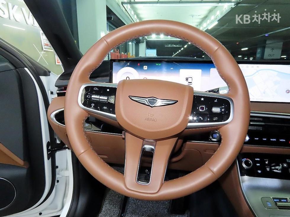 2024 Genesis GV70 photo