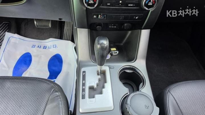 Kia Sorento R Diesel 2.2 4WD TLX Top Model 8