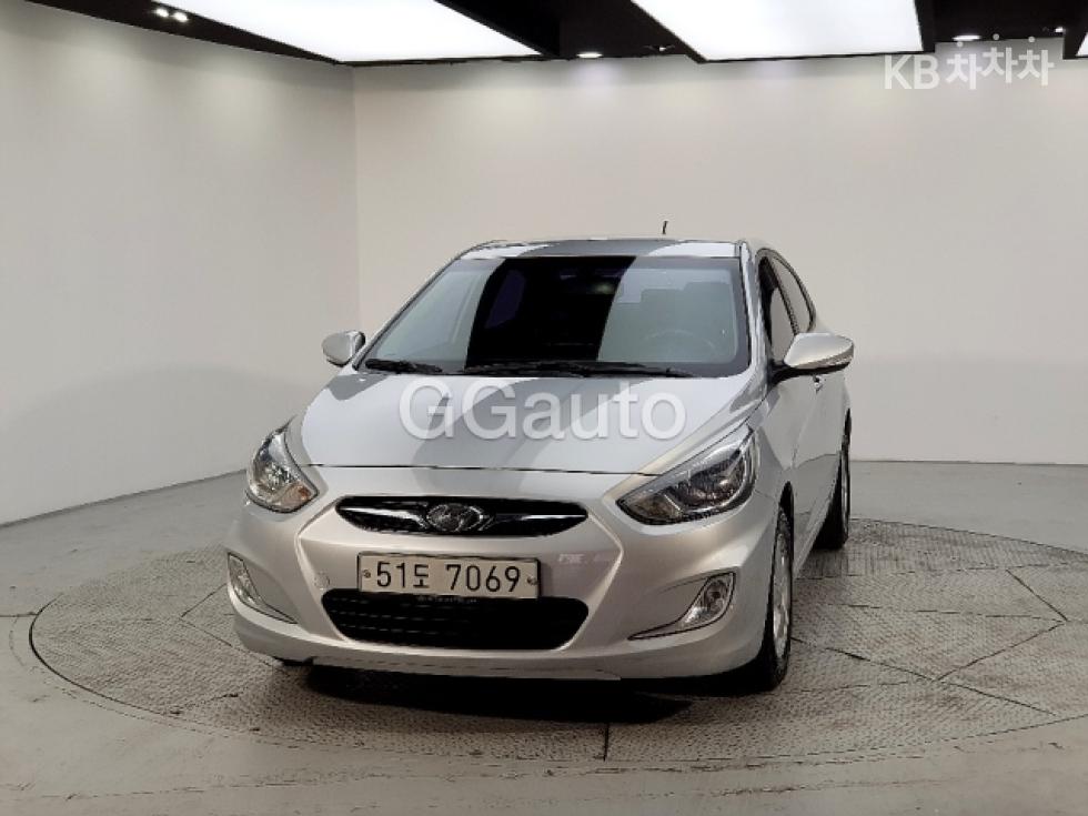 2013 - hyundai accent