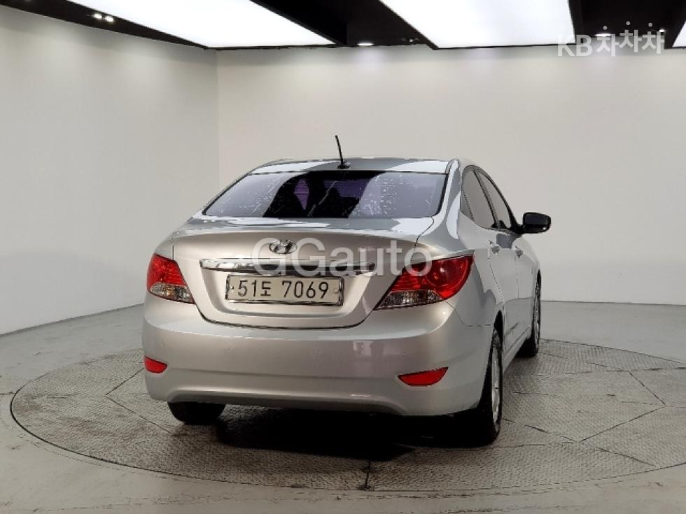 2013 - hyundai accent
