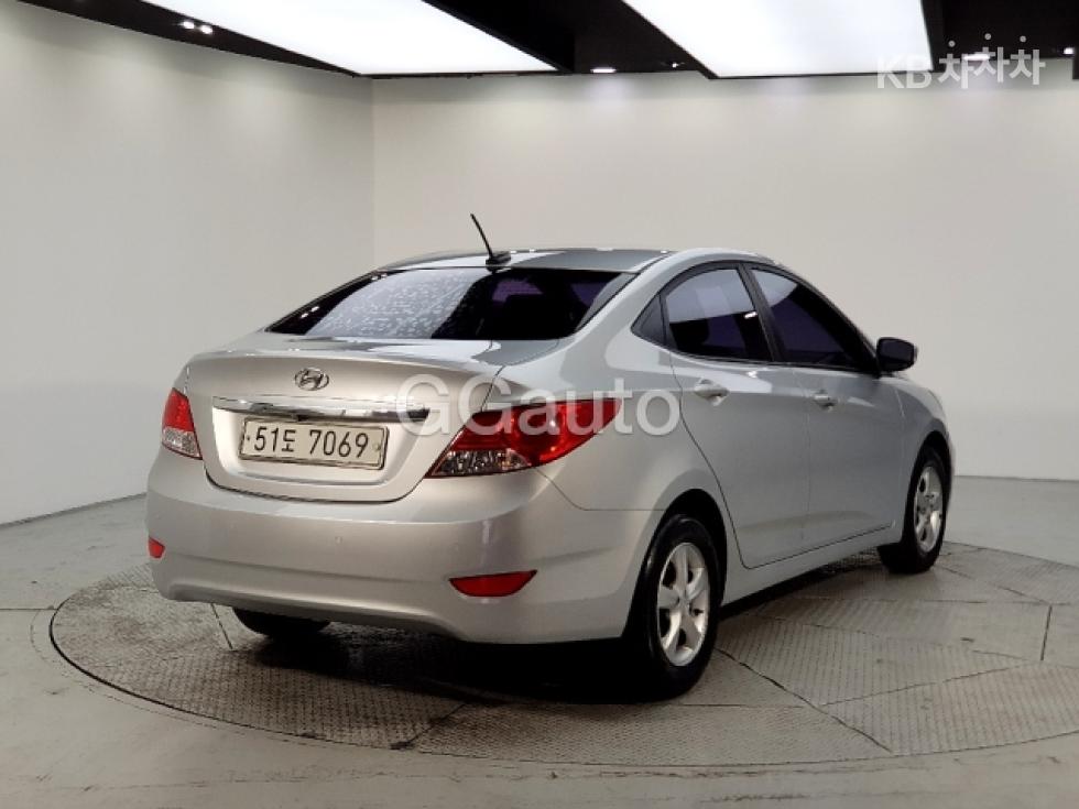2013 - hyundai accent