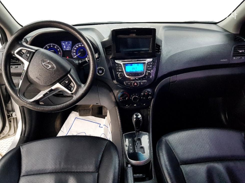 2013 - hyundai accent