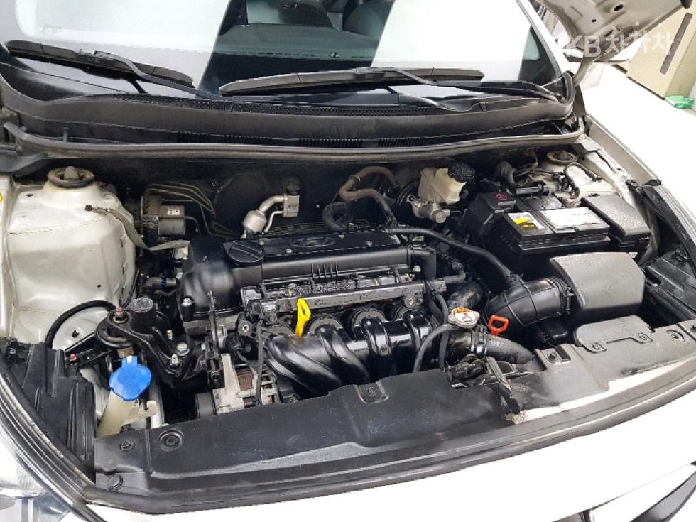 2013 - hyundai accent