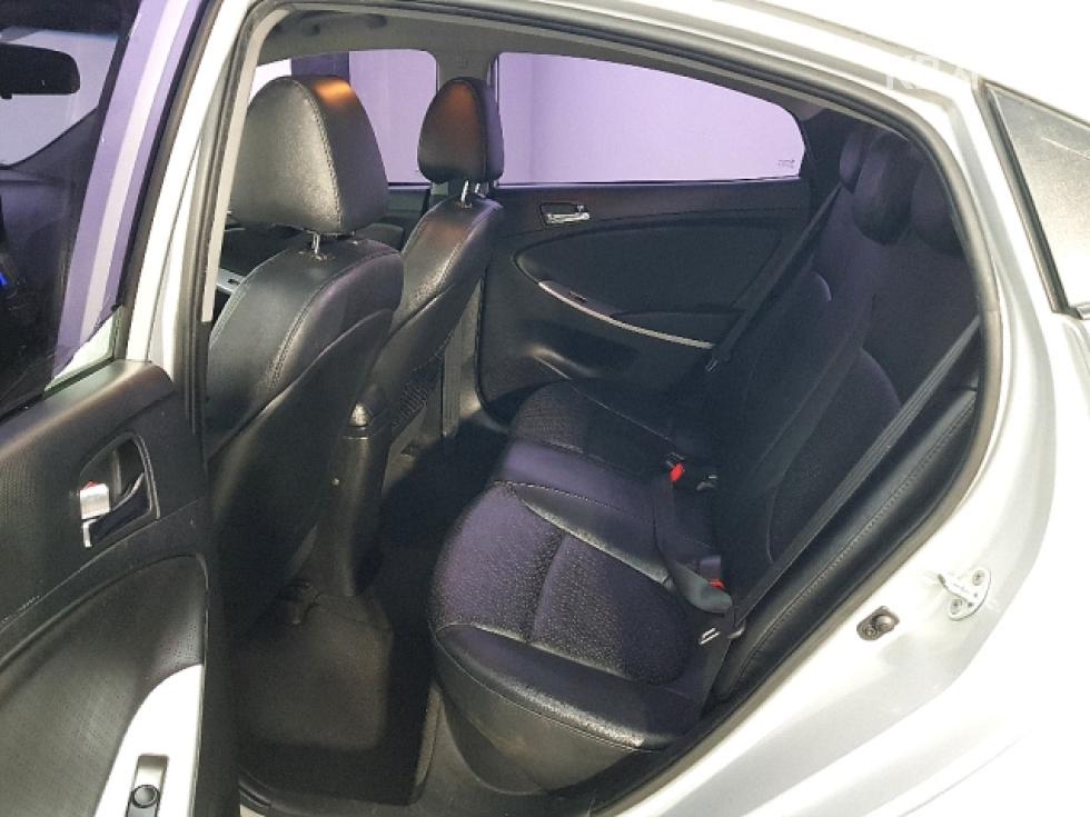 2013 - hyundai accent