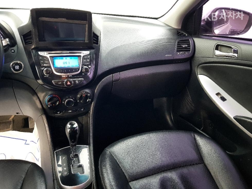 2013 - hyundai accent