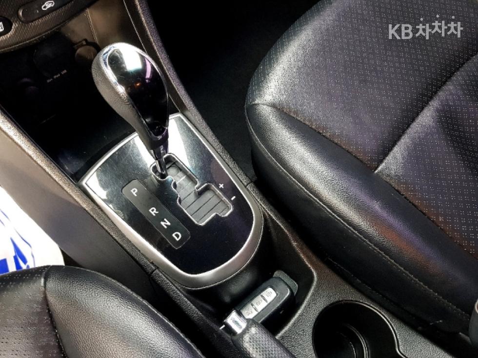2013 - hyundai accent