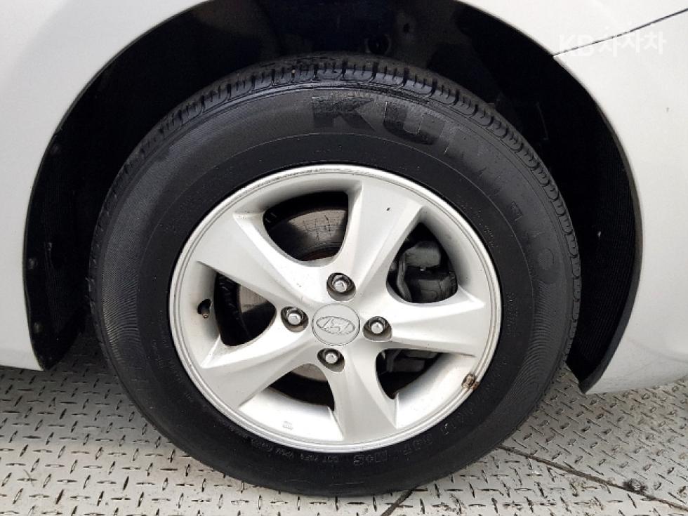 2013 - hyundai accent