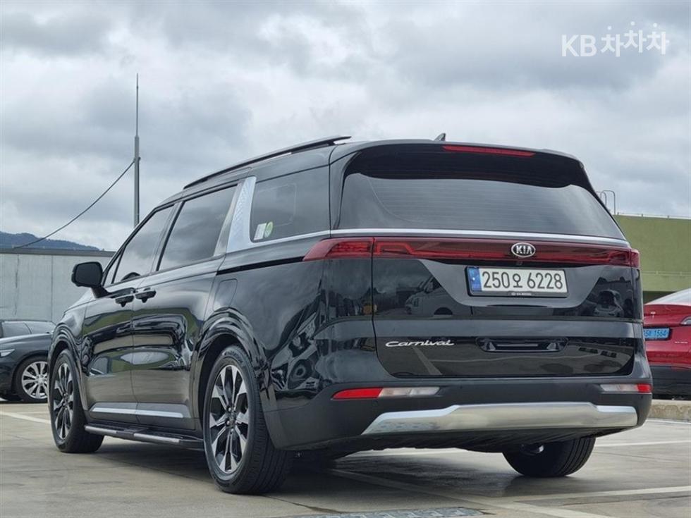 2021 - kia carnival