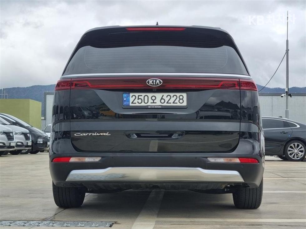 2021 - kia carnival