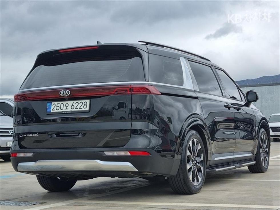 2021 - kia carnival