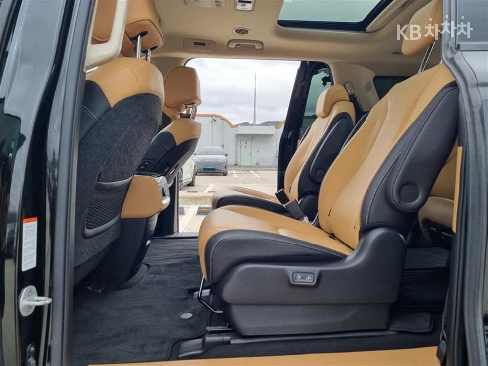 2021 - kia carnival