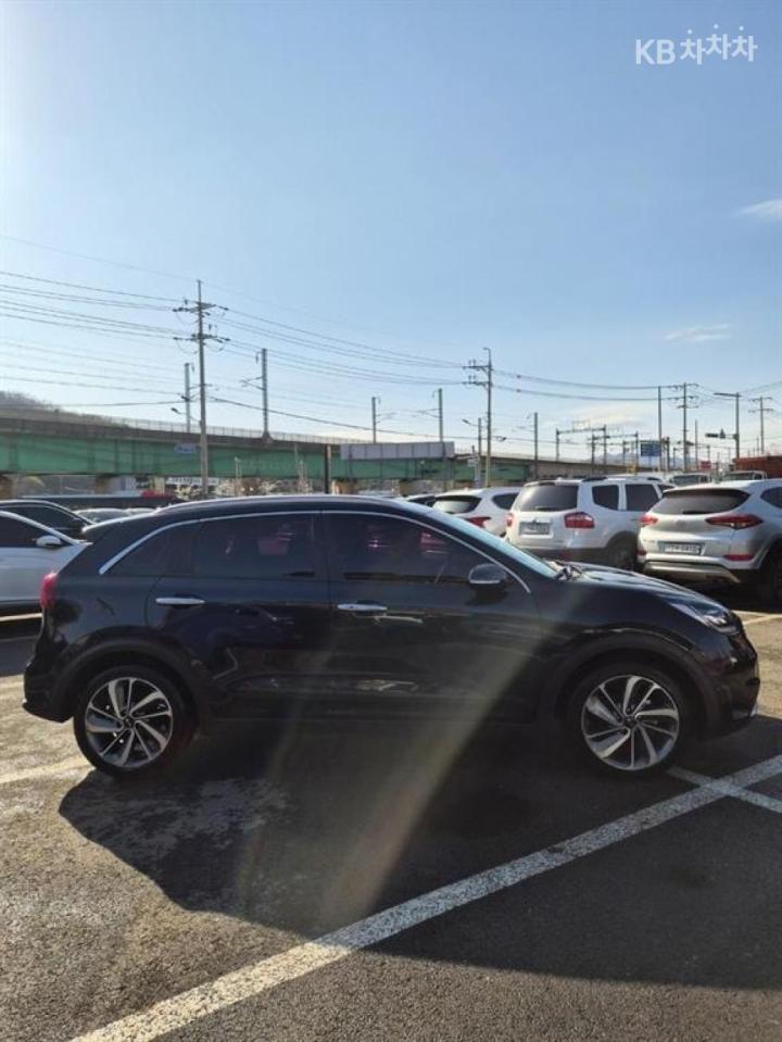 Kia Niro 1.6 Noblesse 6