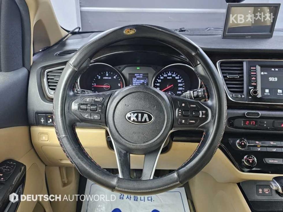 2019 - kia carnival