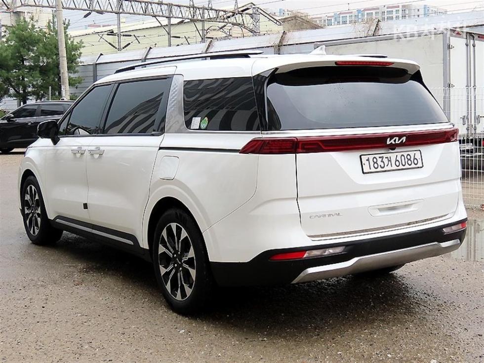 2023 - kia carnival