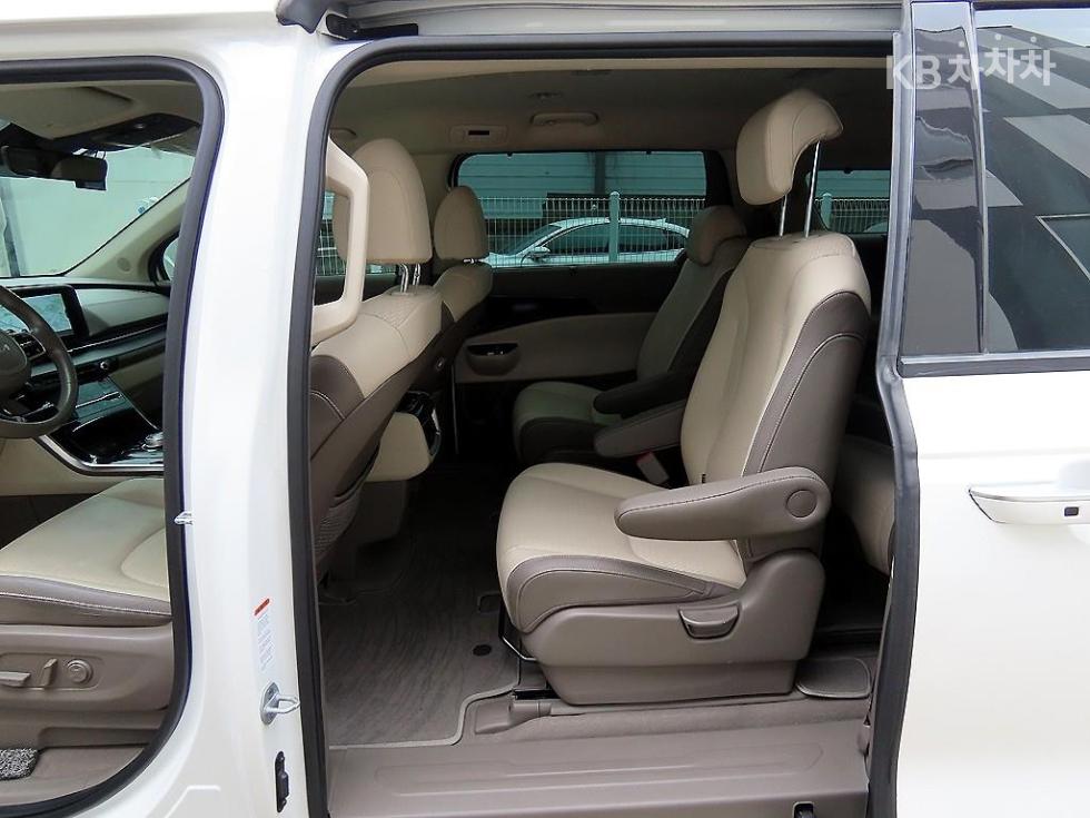 2023 - kia carnival