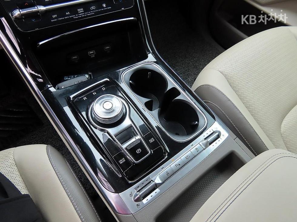 2023 - kia carnival