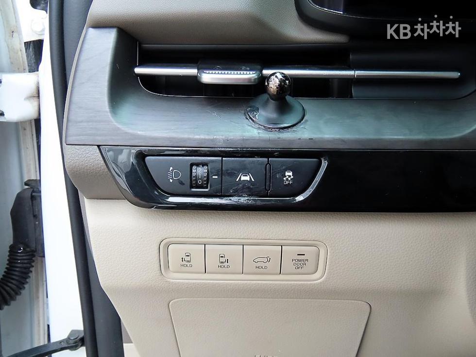 2023 - kia carnival