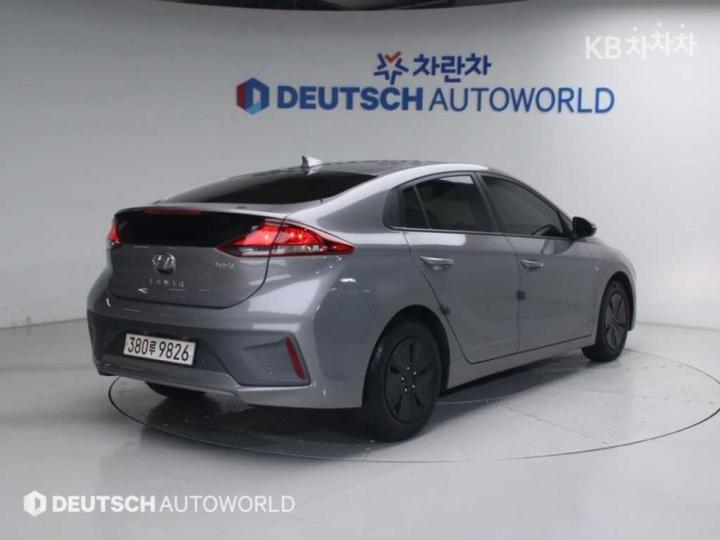 Hyundai IONIQ I 3