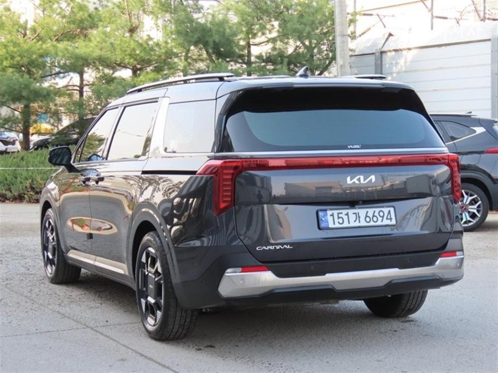2025 - kia carnival