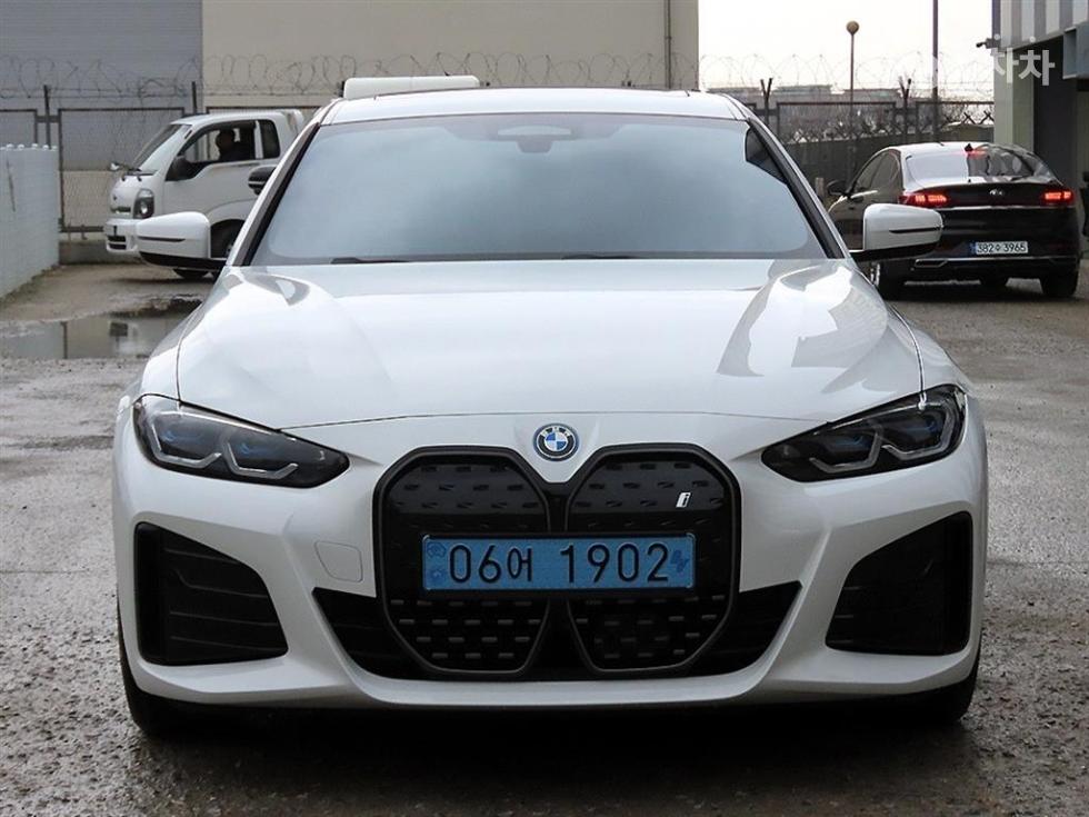 BMW i4