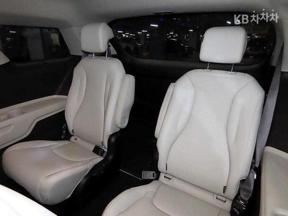 2021 - kia carnival