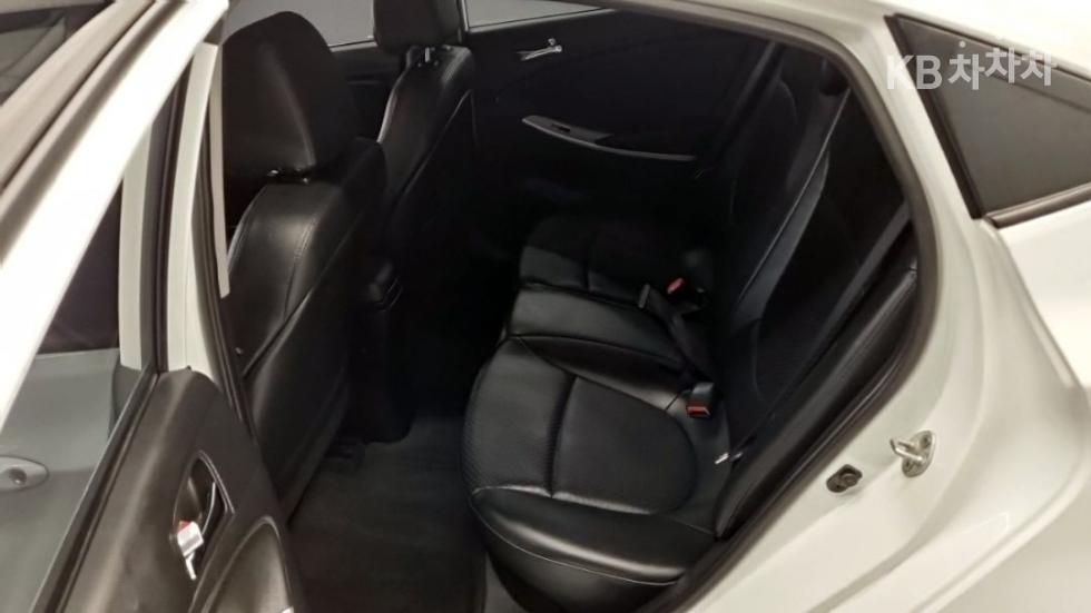 2013 - hyundai accent