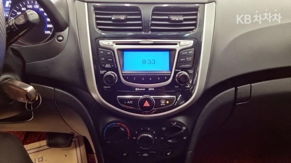 2013 - hyundai accent