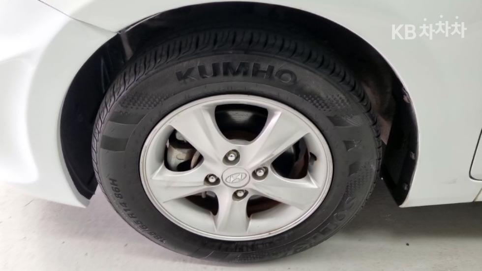 2013 - hyundai accent