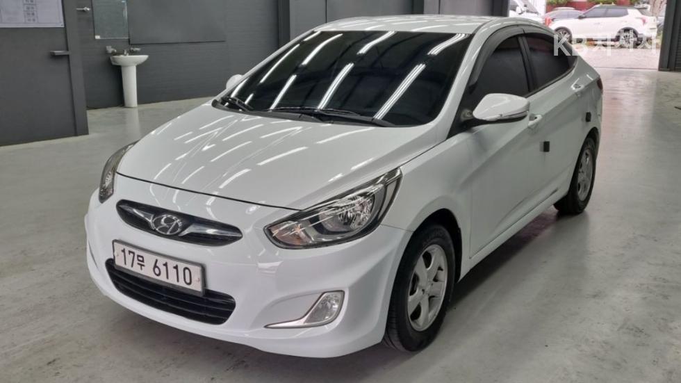 2013 - hyundai accent
