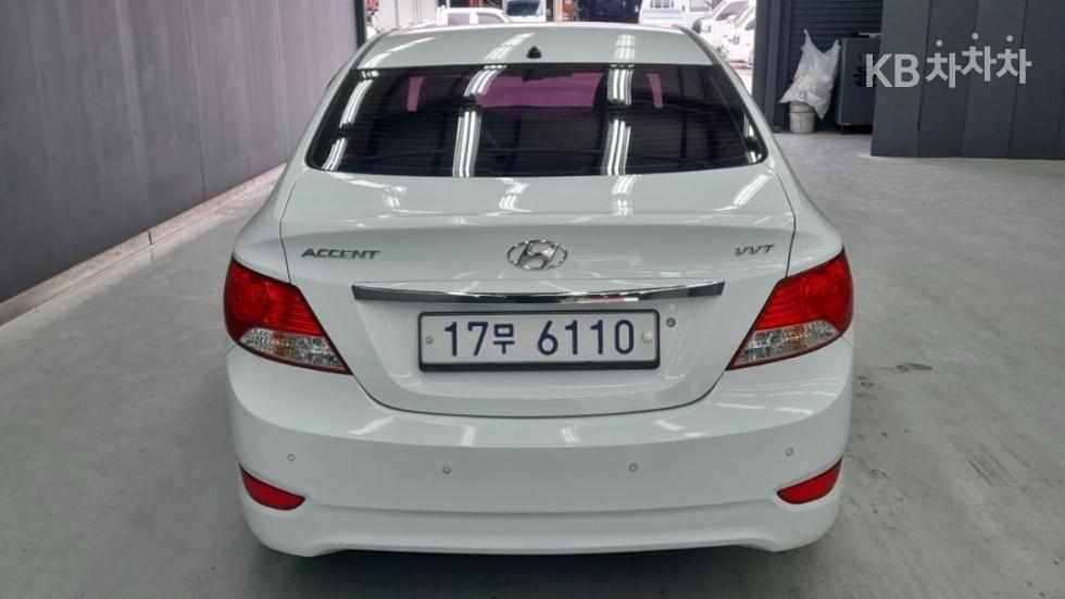 2013 - hyundai accent