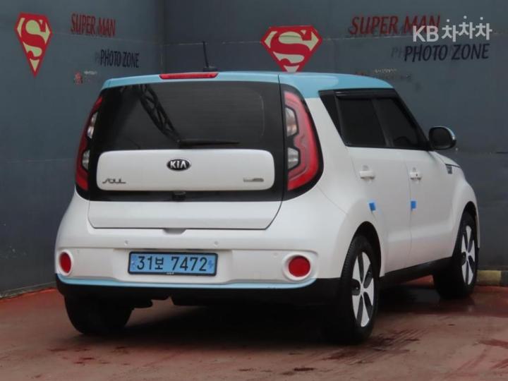 Kia Soul EV 4