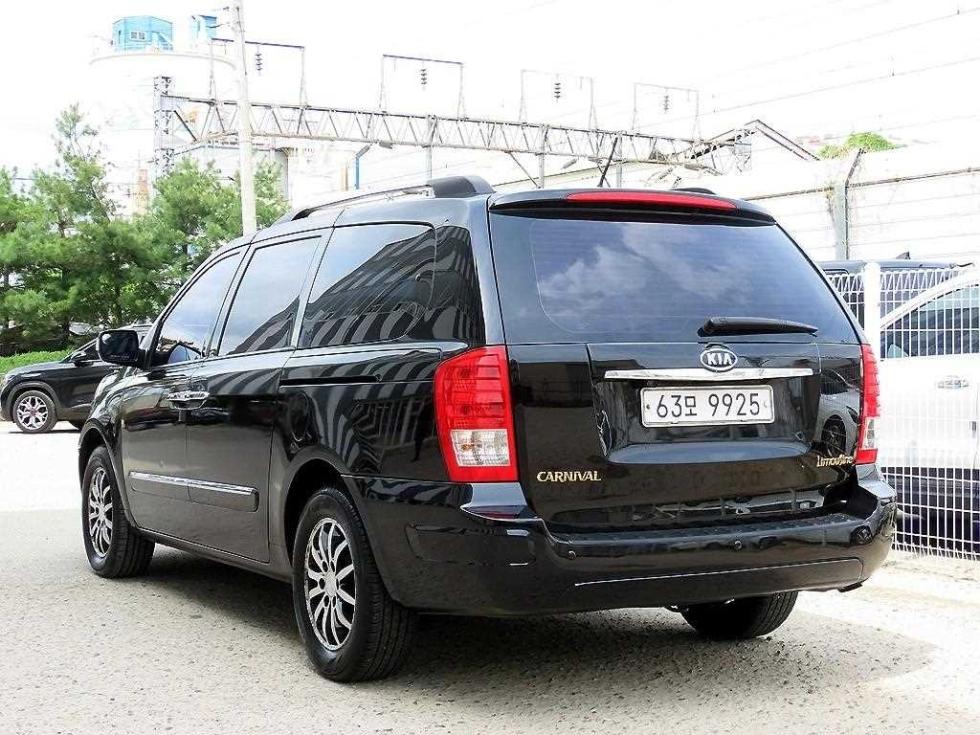 2011 - kia carnival