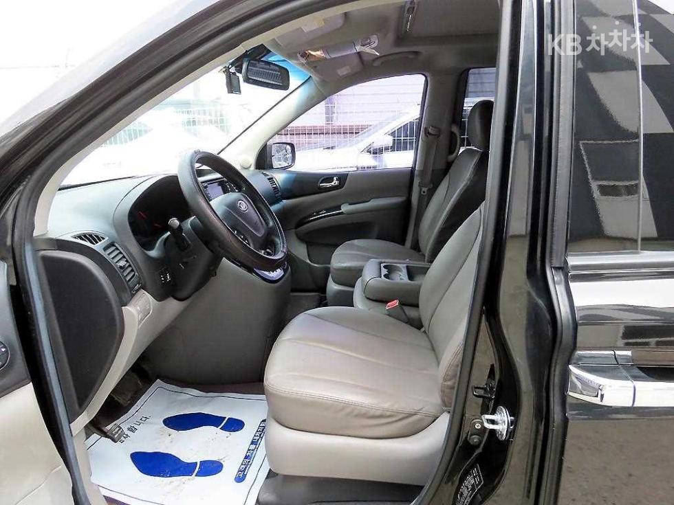 2011 - kia carnival