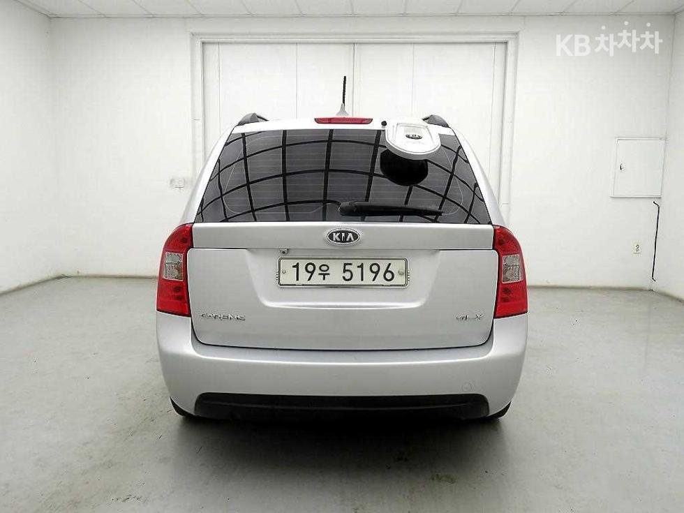 Kia Carens — miniaturë 3