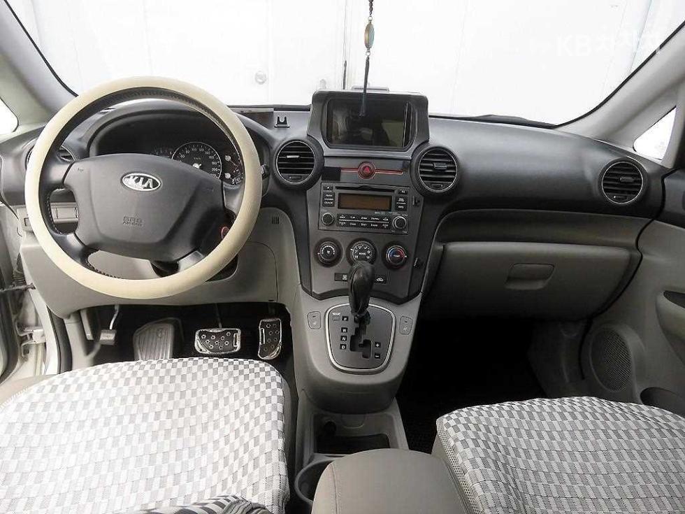 Kia Carens — miniaturë 8