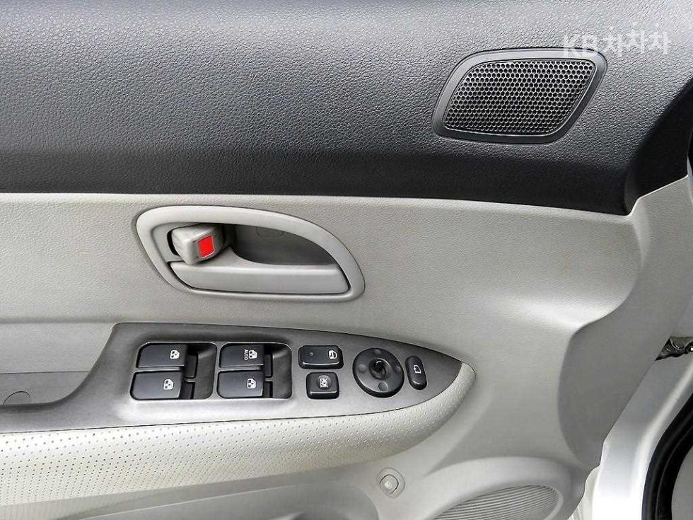 Kia Carens — miniaturë 9