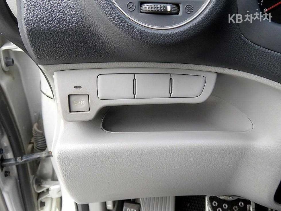Kia Carens — miniaturë 10