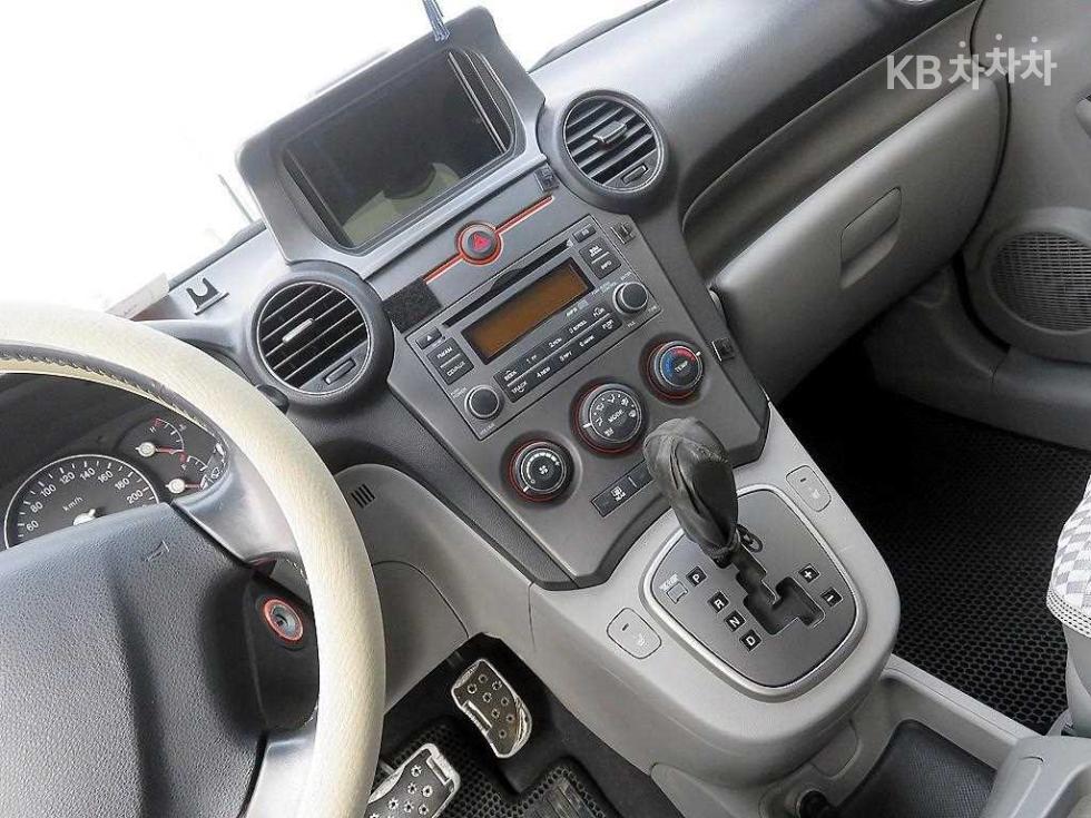 Kia Carens — miniaturë 12
