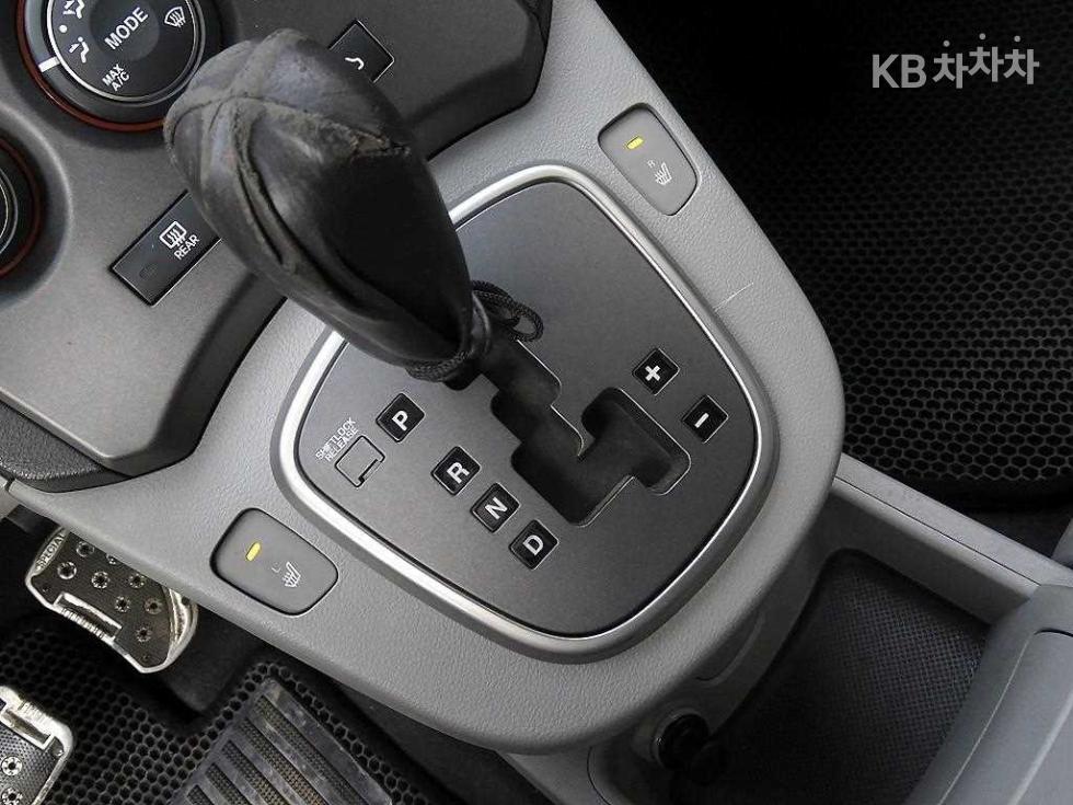 Kia Carens — miniaturë 14