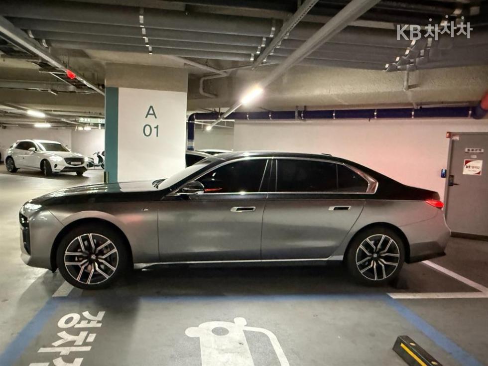 BMW 7er — miniaturë 2
