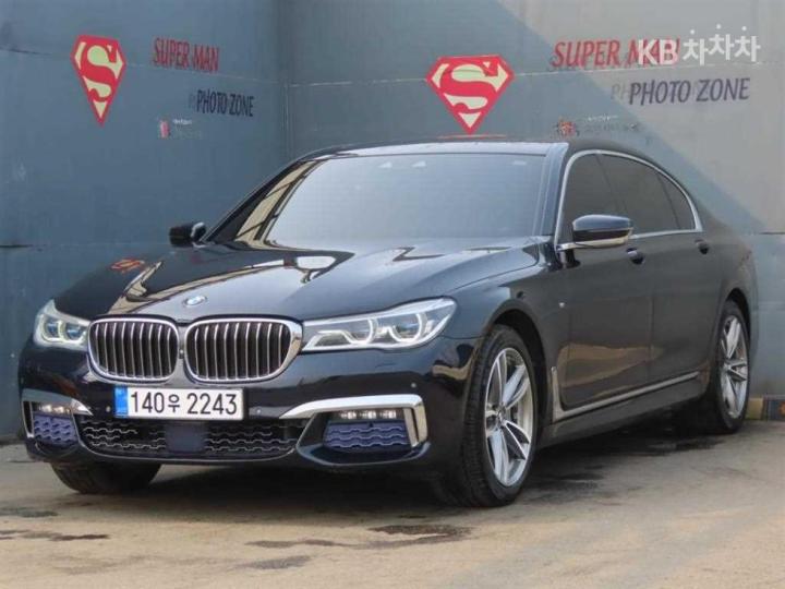 BMW 7 Series G11 740Li xDrive M Sport