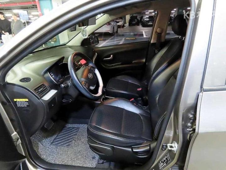 Kia Morning Deluxe 7