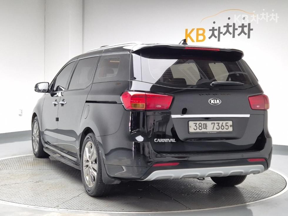 2018 - kia carnival