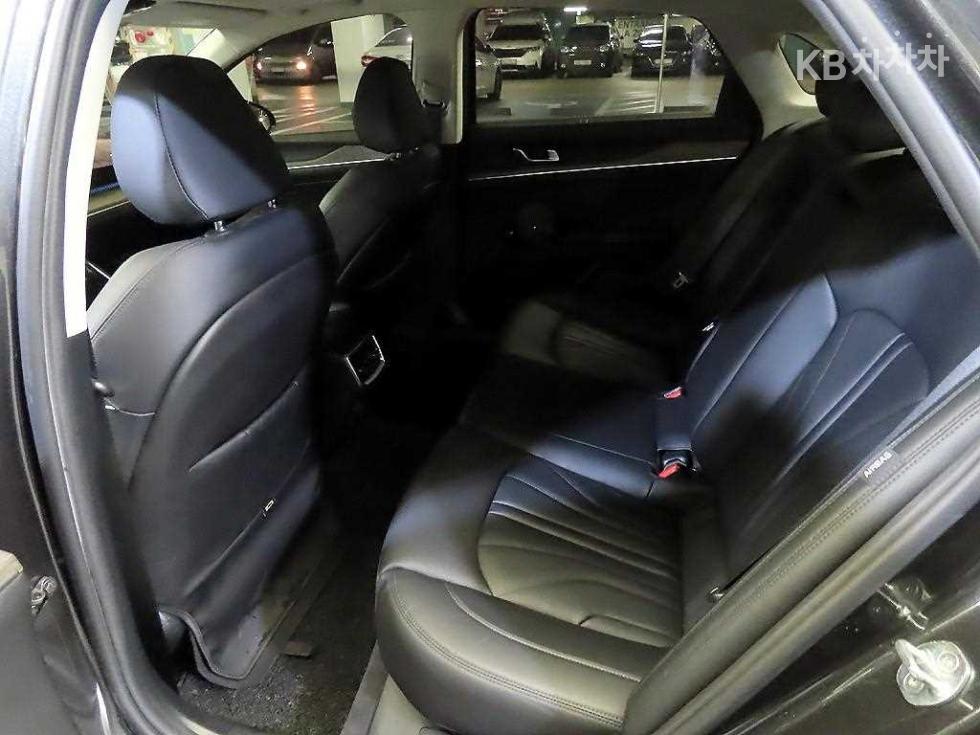 2022 - kia k5