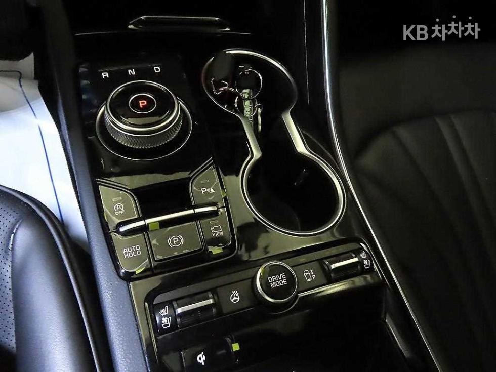 2022 - kia k5