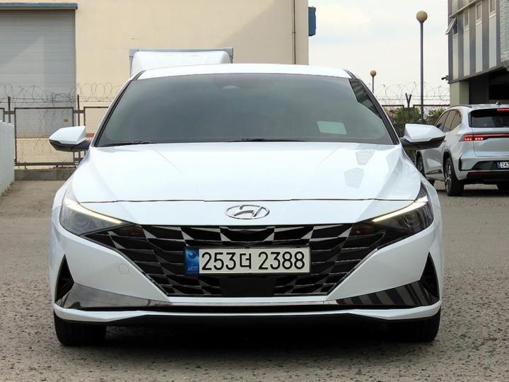 Hyundai Avante Hybrid CN7 Modern