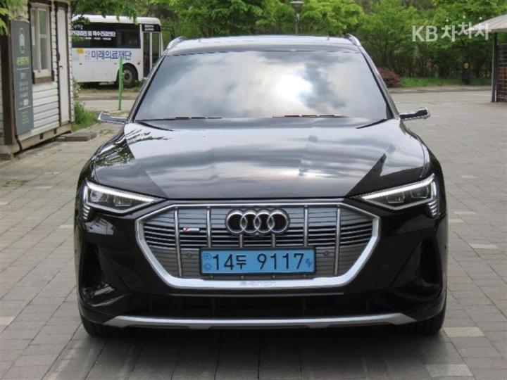 Audi e-tron 55 Quattro Sportback Base Type