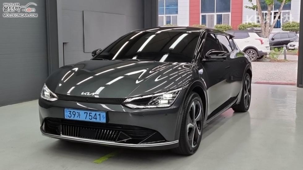 기아 EV6 롱 레인지 2WD 어스