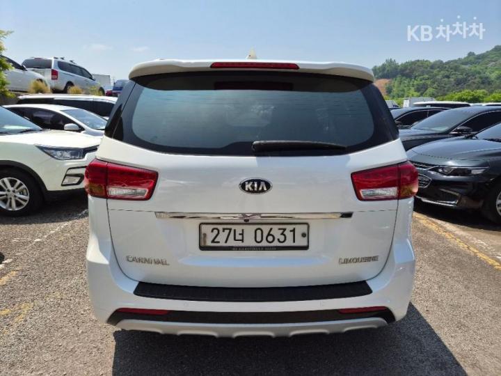 Kia Carnival 2.2 Diesel Limousine President 5